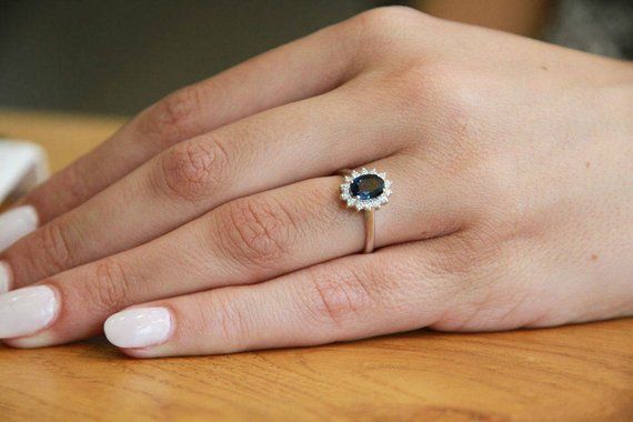 Sneaky Medical Trick To Remove A Stuck Ring Ring Stuck On Finger