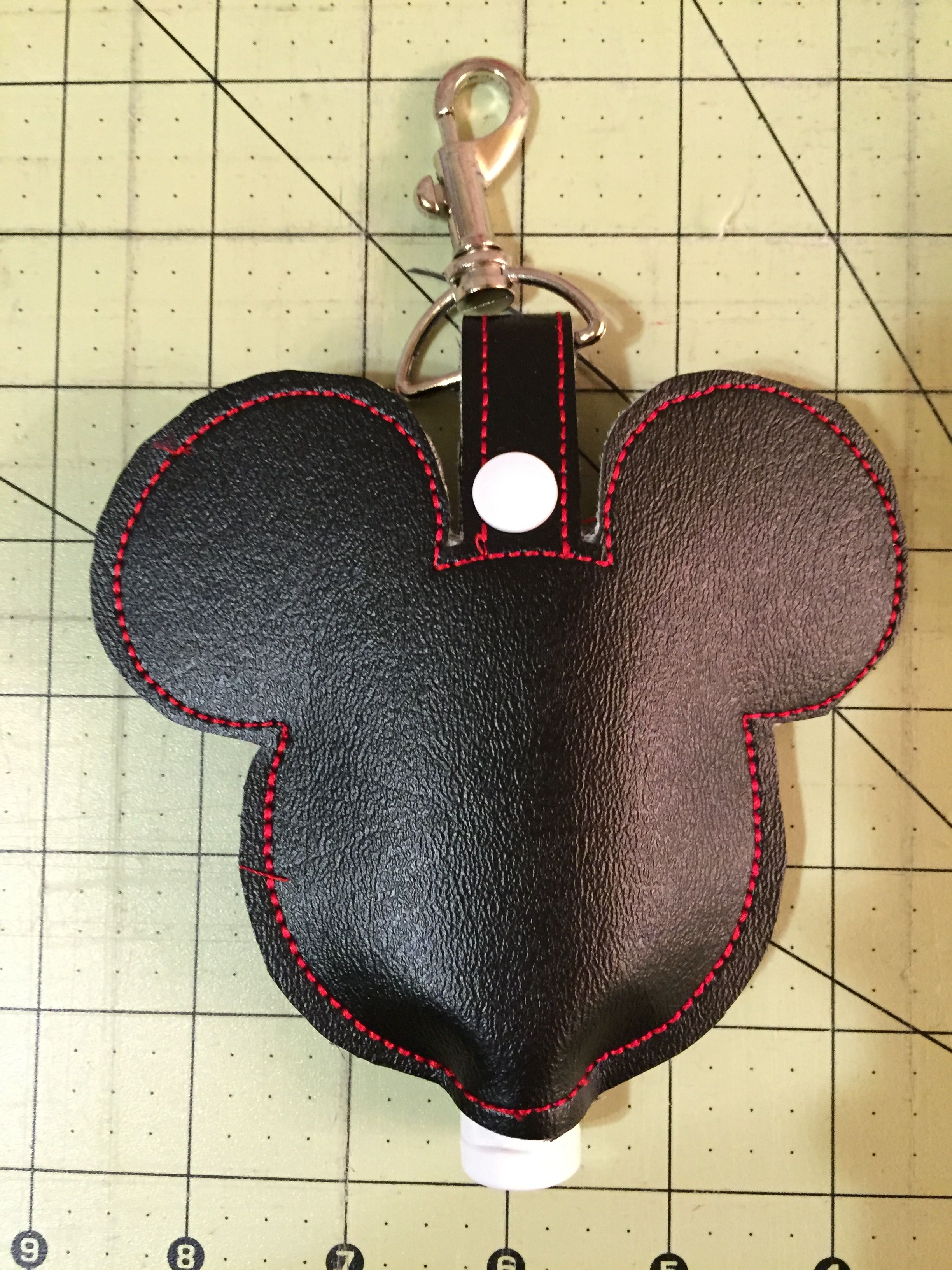 Crochet Pattern To Make A Mickey Mouse And Minnie Mouse Hand